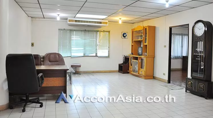  2  Office Space For Rent in ratchadapisek ,Bangkok MRT Sutthisan AA14498